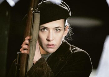 Varjojen naiset on jännityselokuva ranskalaisista naisvakoojista miehitetyssä Ranskassa maihinnousun aattona. Sophie Marceau.