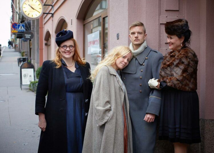 Palavan kaupungin esiintyjät vasemmalta Reetta Ristimäki, Suvi Isotalo, Kari Hevossaari, Sinikka Sokka.