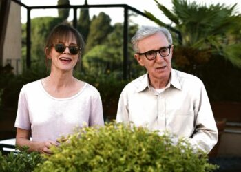 To Rome with Love Woody Allenin komedia ikuisesti romanttisesta Roomasta, jonne ihmiset yhä saapuvat rakastumaan. Kuvassa Judy Davis ja Woody Allen.