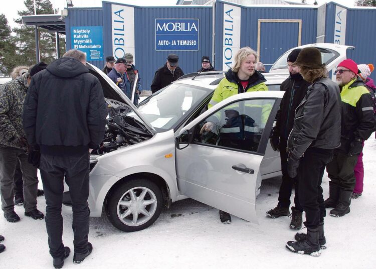 Lada 2194 -malli herätti suurta kiinnostusta, kun se esiteltiin Kangasalla helmikuun lopulla Suomen Lada-kerhon kevätkokouksen yhteydessä.
