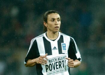 Brasilialainen Marta on valittu maailman parhaaksi naisjalkapalloilijaksi viisi kertaa peräkkäin. Kuvassa Marta köyhyyttä vastaan pelatussa hyväntekeväisyysottelussa Sveitsissä vuonna 2014.