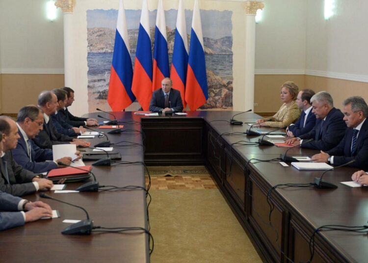Venäjän presidentti Vladimir Putin johti turvallisuusneuvoston kokousta maan valtaamalla Krimillä 19. elokuuta.
