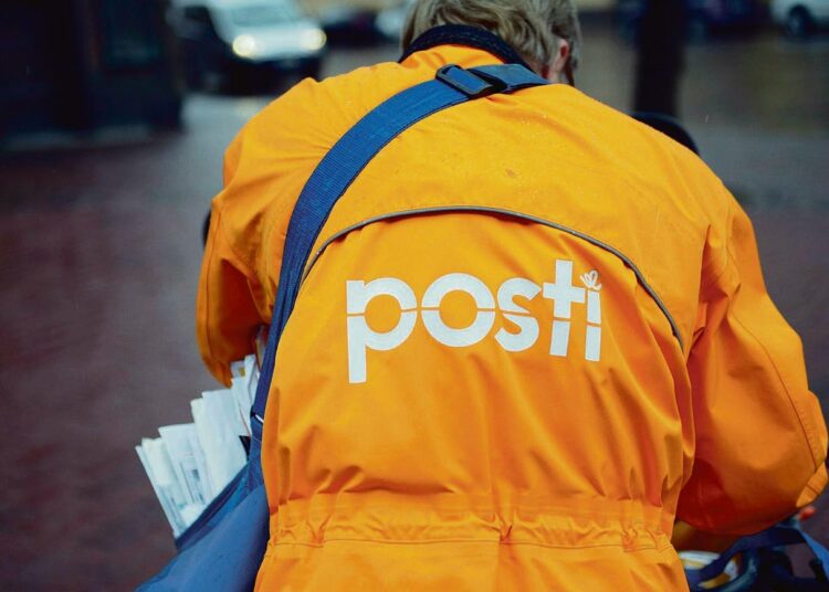 Kirjoittajan mukaan uusi postilaki heikentää perinteisen postin asemaa yhteiskunnassa.