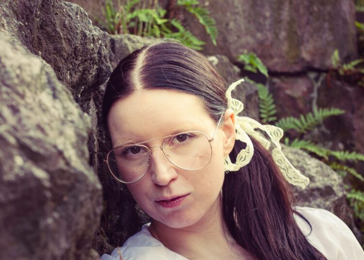 –¿Minun meemini ovat vähän tylsiäkin, jos vertaa siihen. mitä ne voisivat olla, Alma Tuuva sanoo.