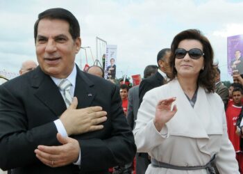 Tunisian maanpakoon lähtenyt presidentti Zine al-Abidine Ben Ali oli yksi Ranskan suosikkidiktaattoreista Afrikassa. Lokakuussa 2009 otetussa kuvassa Ben Ali on puolisonsa Leila Trabelsin seurassa.