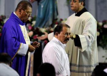 Nicaraguan presidentti Daniel Ortega managualaisessa kirkossa keskiviikkona.