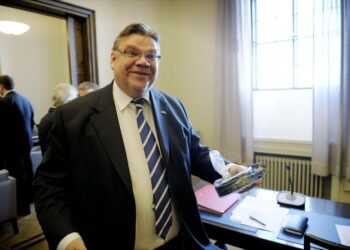 Timo Soini ei yhdy puoluetoveriensa näkemykseen puolustusministeri Stefan Wallinin viemisestä perustuslakivaliokunnan tutkittavaksi.