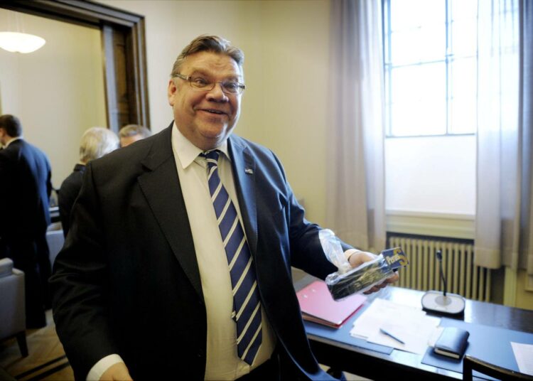 Timo Soini ei yhdy puoluetoveriensa näkemykseen puolustusministeri Stefan Wallinin viemisestä perustuslakivaliokunnan tutkittavaksi.