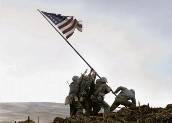 Clint Eastwoodin vaikuttava sotadraama vie keskelle Tyyntä valtamerta, missä amerikkalaisjoukot kävivät merkittävän Iwo Jiman taistelun helmikuussa 1945.