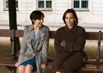Juliette (Kristin Scott Thomas , vas.) on päässyt vankilatuomion jälkeen ehdolliseen vapauteen. Siskonsa (Elsa Zylberstein) hoivissa hän alkaa avautua maailmalle.