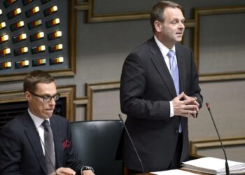 Kokoomus jatkaa miehen johdossa. Ehdokkaaksi ovat ilmoittautuneet Jan Vapaavuori (oik.) ja Alexander Stubb.