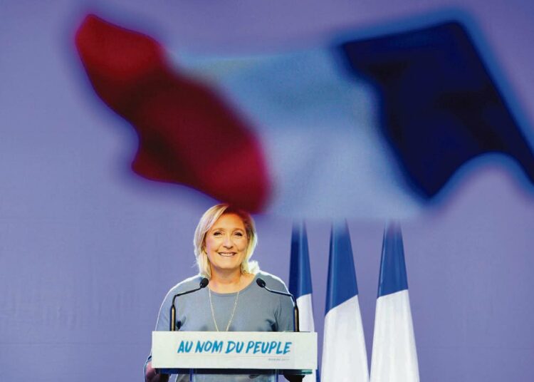 Myös Ranskan äärioikeistopuolueen johtaja Marine Le Pen vannoo kansan nimeen.