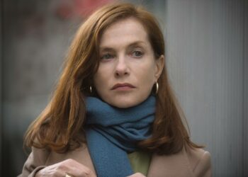 Isabelle Huppert tekee luonnollisuutta ja vahvaa läsnäoloa sykkivän muotokuvan naisesta, jota mikään ei tunnu järkyttävän.