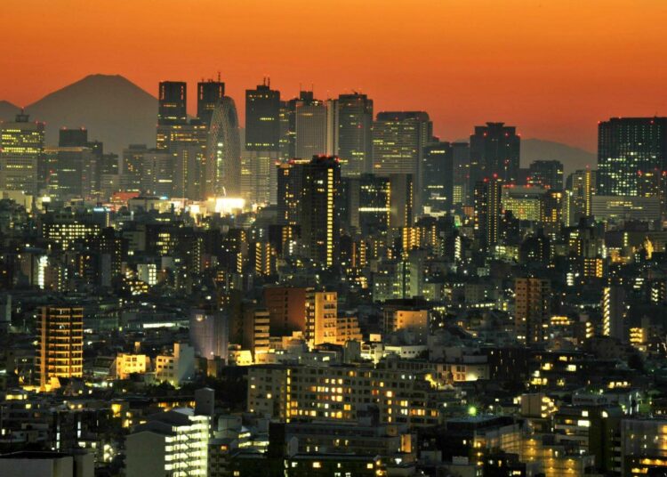 Kaupungistumista ei voi pysäyttää. Kuva on Tokiosta.