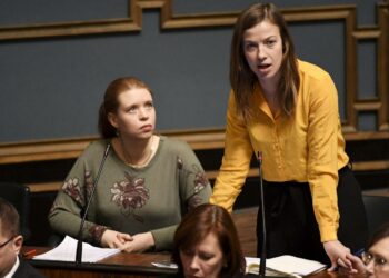 Kansanedustaja Anna Kontula (vas) sanoi, että tulevaisuus on vielä päätettävissämme.