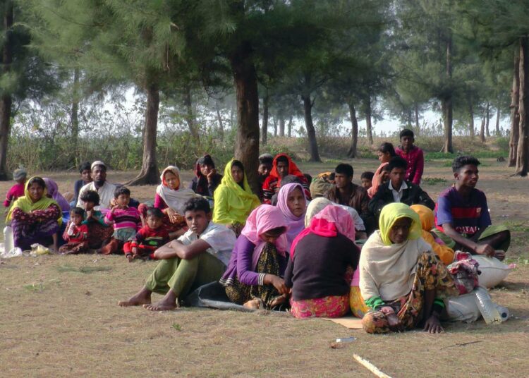 Rohingya-pakolaisia Teknafissa Bangladeshissa.