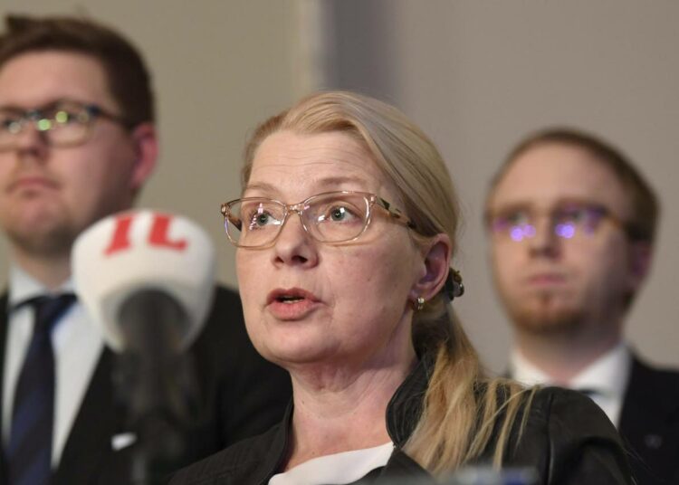 Leena Meren edustamien perussuomalaisten kannatus nousi, Antti Lindtmanin demareiden laski ja Simon Elon sinisillä sitä on 1,1 prosenttia.