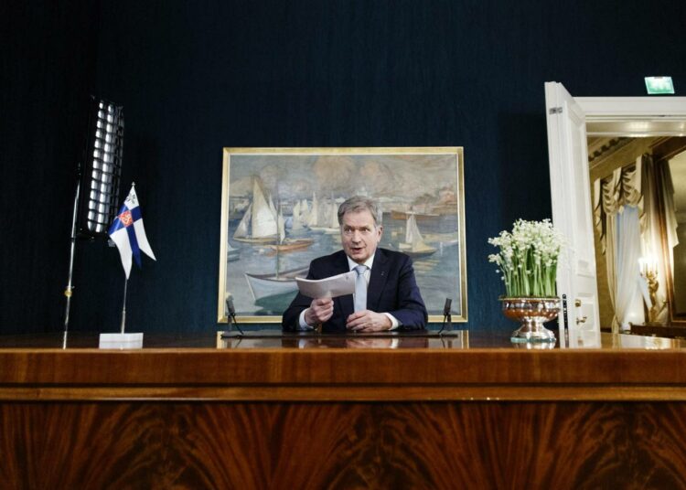 Tasavallan presidentti Sauli Niinistö aloittamassa uudenvuodenpuhettaan.