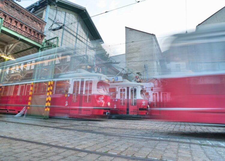 Raitiovaunuja Rudolfsheimin varikolla Itävallan pääkaupungissa Wienissä.