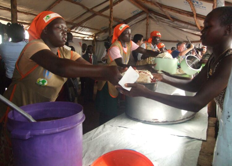 Sudanilaisille pakolaisille tarjottiin ruoka-apua Ugandassa jo vuonna 2007.
