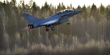 Ranskalainen Dassault Rafale -hävittäjä on toinen ehdokas Hornet-hävittäjien seuraajan HX Challenge -testeissä Suomessa.
