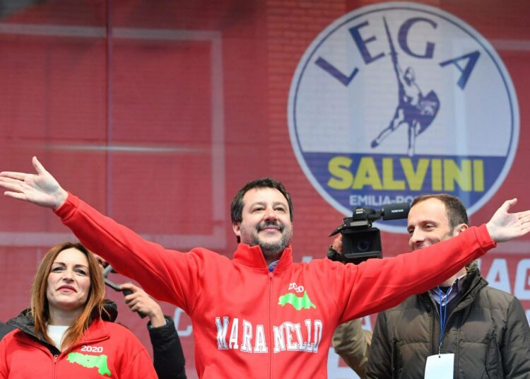 Lega-puolueen Matteo Salvini on kiertänyt Emilia-Romagnaa vauhdittamassa oikeiston vaalimenestystä. Maranellossa viime lauantaina pidetyssä tilaisuudessa hänen vasemmalla puolellaan näkyy Lucia Borgonzoni, Legan ehdokas aluehallinnon presidentiksi.