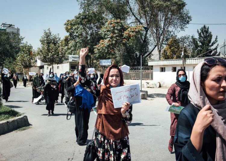 Naisia osoittamassa mieltään Kabulin kadulla 7. syyskuuta.