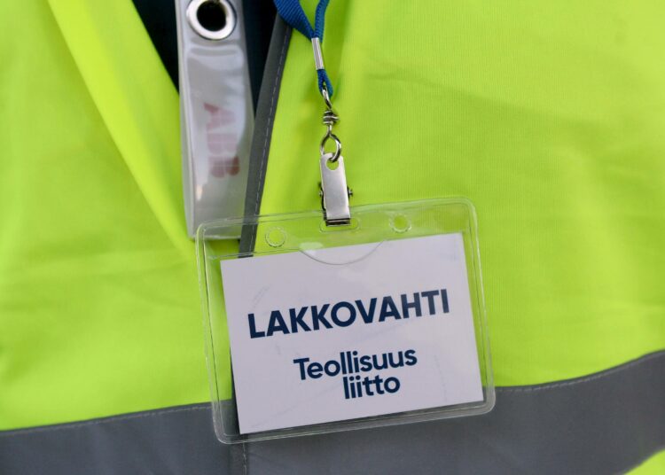 Mahdollisesti ensi yönä alkavalla lakkojen sarjalla on suomalaisten tuki.