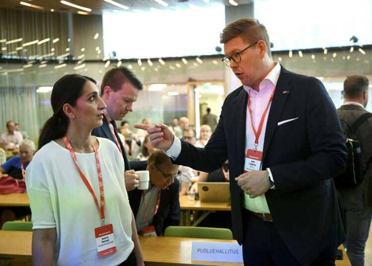 SDP:n 1. varapuheenjohtaja Nasima Razmyar ja puheenjohtaja Antti Lindtman.