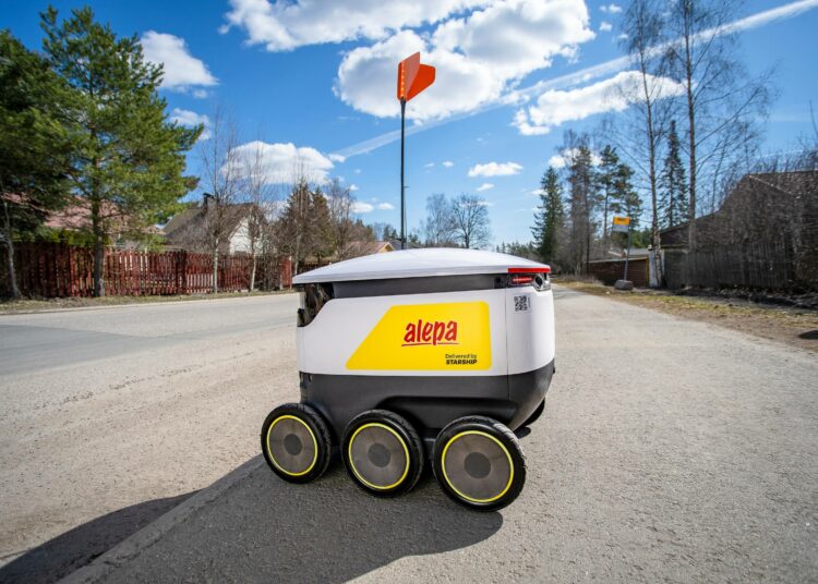 Kuvan kuljetusrobotti kieltäytyi antamasta haastattelua KU:lle.