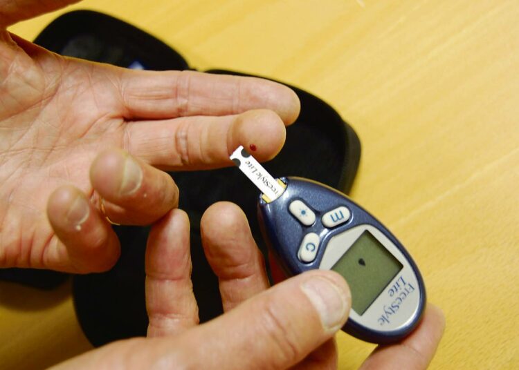 Verensokeriarvojen seuraaminen kuuluu osana diabeetikkojen itsehoitoon.