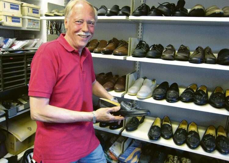Caj Sandberg kertoo, että nykyisin ei ole väliä, minkälaiset kengät ostaa, koska kone tekee niistä suurimman osan.