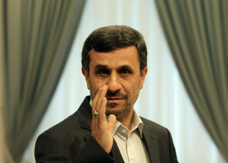 Mahmud Ahmadinejadin johtama, Yhdysvaltain kauppasaarrossa oleva Iran kelpasi kauppakumppaniksi isänmaallisille Kochin veljeksille.