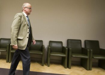 YTN:n puheenjohtaja Heikki Kauppi valtakunnasovittelijan toimistolla sunnuntai-iltana.