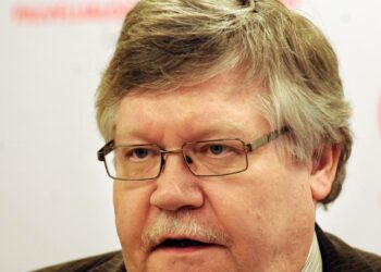 Kaarlo Julkunen on huolissaan luottamusmiesten uupumisesta.