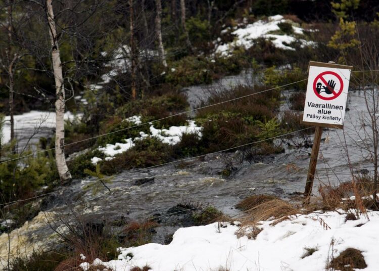 Talvivaarassa jatkuvat ongelmat ovat sitä luokkaa, että ympäristövaliokunnan puheenjohtaja Martti Korhonen väläyttää kaivoksen pysäyttämistä korjausten ajaksi.