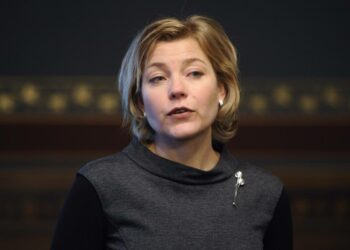 Kuntaministeri Henna Virkkunen.