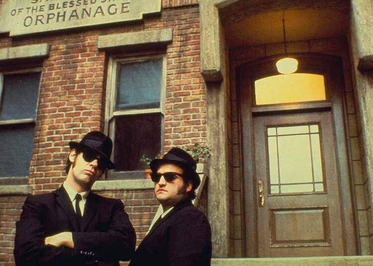 Blues-veljekset Elwood (Dan Aykroyd) ja Jake (John Belushi).