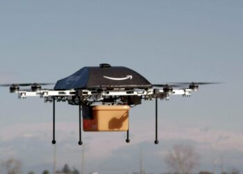 Amazon esitteli joulukuun alussa ideaansa pakettien jakamisesta miehittämättömillä lennokeilla.