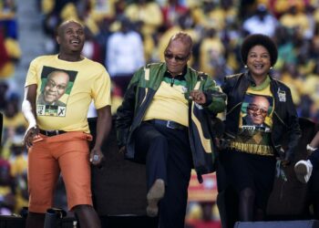 Etelä-Afrikan presidentti Jacob Zuma pisti tanssiksi Afrikkalaisen kansalliskongressin ANC:n vaalitilaisuudessa Soccer Cityn jalkapallostadionilla Johannesburgissa viime viikonloppuna.