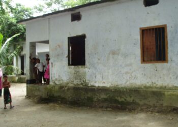 Bangladeshissa on 6–10-vuotiaita oppilaita 20 miljoonaa. Kuvassa Taltolin peruskoulu Chandpurin alueella.