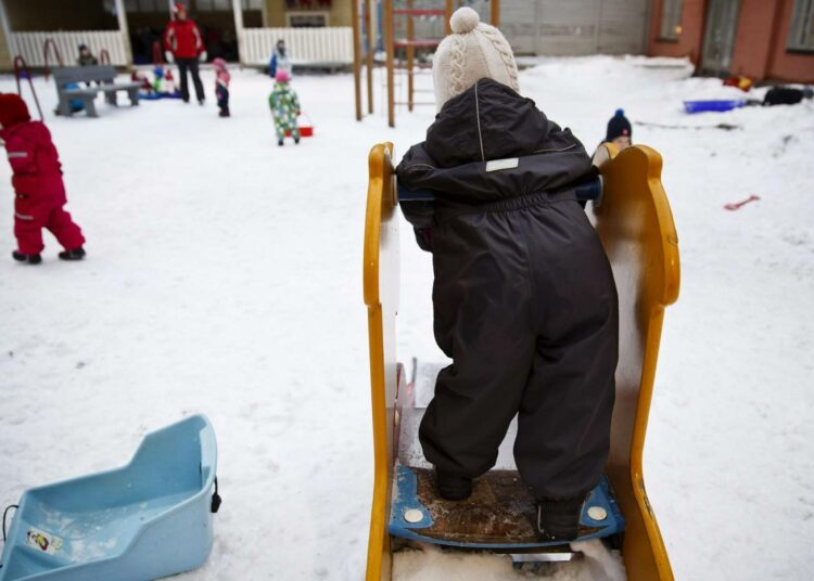 Hallitus rajasi lasten subjektiivista oikeutta varhaiskasvatukseen 20 tuntiin viikossa.