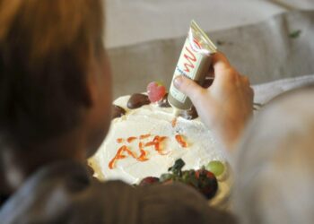 Hallituksen leikkaukset ja kilpailukykysopimus heikentävät lapsiperheiden ostovoimaa.