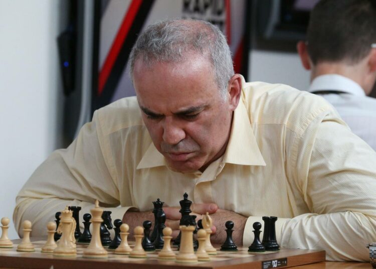 Garri Kasparovilla oli tiukat paikat St. Louisissa.