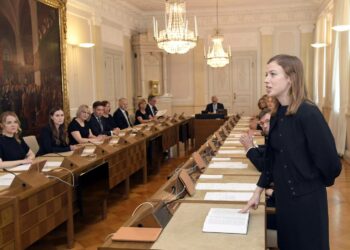 Opetusministeri Li Andersson antoi virka- ja tuomarinvakuutuksen valtioneuvoston yleisistunnossa torstaina 6.6.