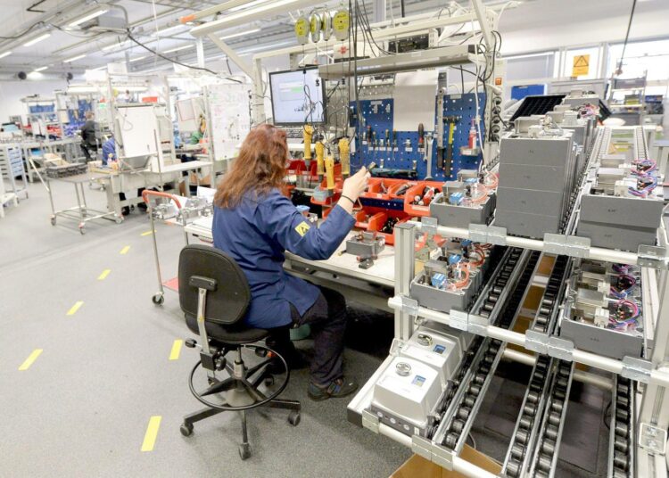 Teknologiateollisuus on kiristänyt työmarkkinailmapiiriä esittämällä kovia heikennyksiä työehtoihin. Kuva konepajayhtiö Metson venttiilitehtaalta Vantaalta.