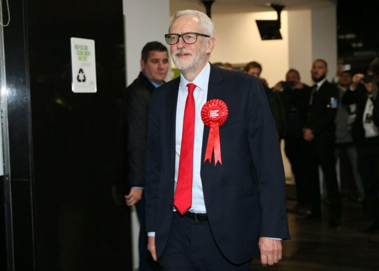 Jeremy Corbynin valtakausi labourissa päättyy murskatappioon.