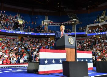 Presidentti Donald Trump puhumassa kampanjatapahtumassaan Tulsassa 20. kesäkuuta.