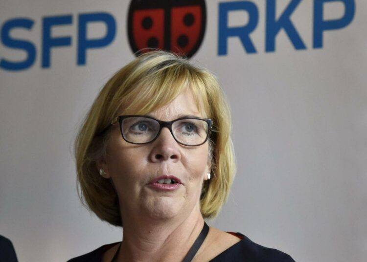 Työmarkkinakeskusjärjestöt eivät innostu hallituspuolueiden omista avauksista nyt kun on jo sovittu miten työmarkkinauudistuksen valmistelu etenee. Viimeisin avaus tuli oikeusministeri Anna-Maja Henrikssonilta (r.) viikonvaihteessa.