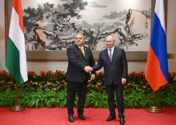 Unkarin pääministeri Viktor Orbán (kuvassa vasemmalla) tapasi Venäjän presidentin Vladimir Putinin Pekingissä lokakuussa.